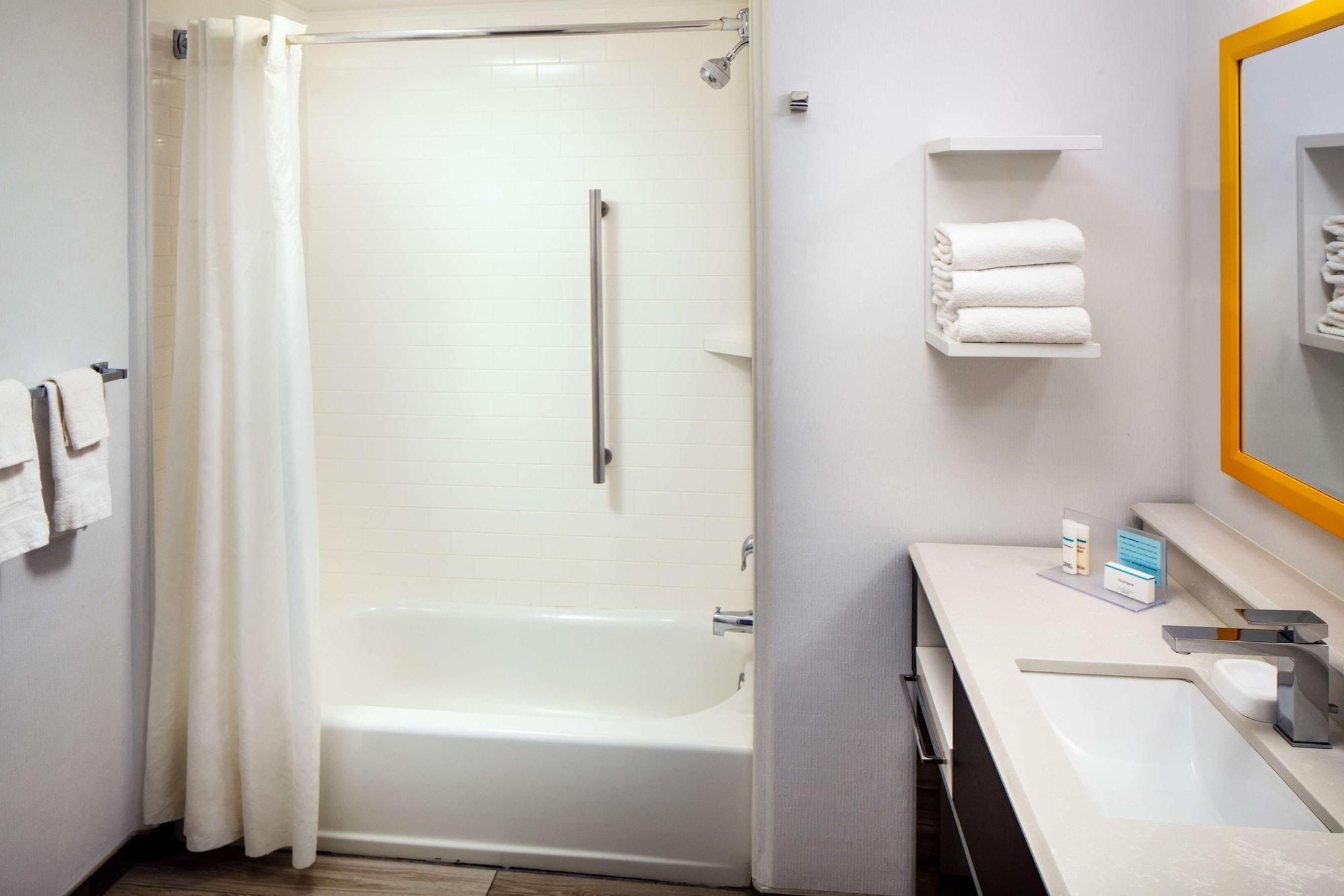 Hampton Inn & Suites Паркър Екстериор снимка