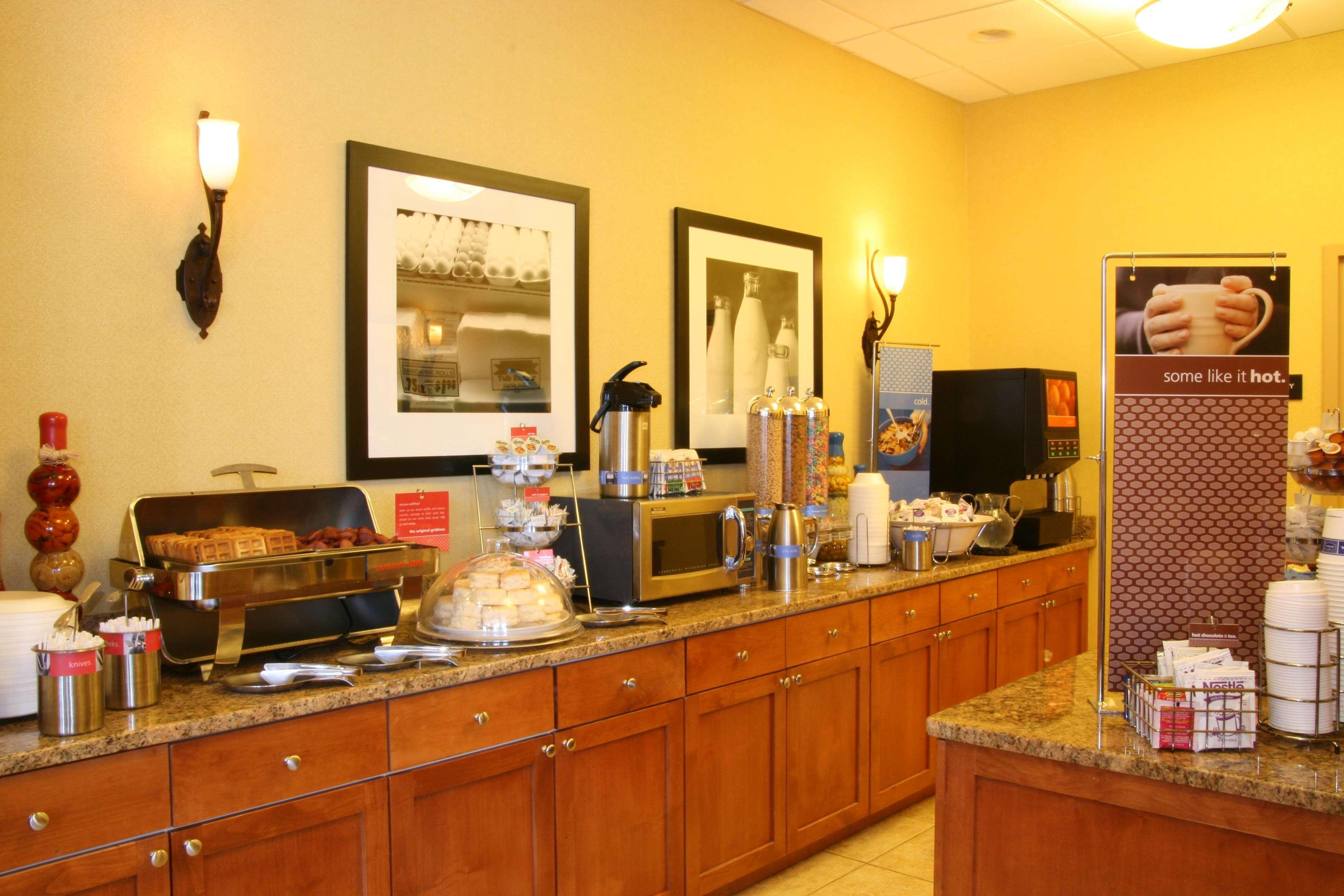 Hampton Inn & Suites Паркър Ресторант снимка