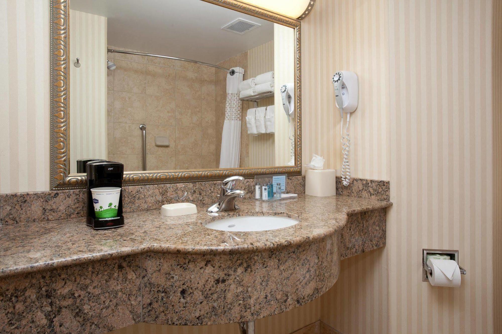 Hampton Inn & Suites Паркър Екстериор снимка